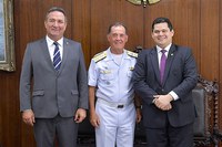 Presidente do Senado recebe comandante da Marinha do Brasil