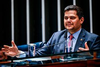 Senado aprova ampliação da gratuidade nas contas de luz a famílias de baixa renda e texto vai à sanção