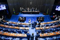 Senado aprova PEC que destina recursos do pré-sal para estados e municípios