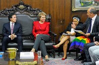 Eunício recebe agenda legislativa do movimento LGBTI