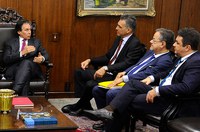 Presidente dos Correios discute com Eunício solução para manutenção de bancos postais