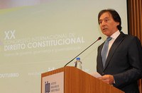 Eunício defende voto distrital misto e sistema parlamentarista em Congresso Internacional de Direito Constitucional