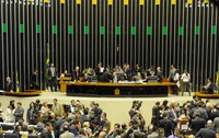 Renan preside sessão do Congresso que mantém vetos presidenciais