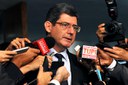 Levy reitera a Renan importância da votação do ajuste fiscal