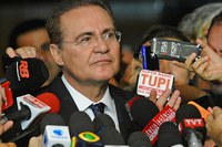Maioria decidirá o que fazer sobre a prisão do senador Delcídio do Amaral, diz Renan