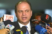 Ministro da Saúde pede apoio de Renan para liberação de crédito