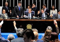 Plenário aprova correção da tabela do Imposto de Renda, conforme mediado por Renan