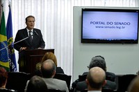 Prioridade é o internauta, diz Renan em lançamento de novo portal