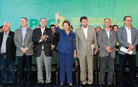 Renan acompanha presidenta Dilma em anúncio de investimentos do PAC2 no Piauí