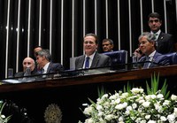 Renan Calheiros dá posse a novos senadores 