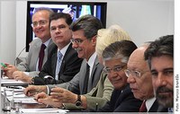 Renan Calheiros participa de reunião da bancada do PMDB