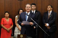 Renan dá posse a novos senadores