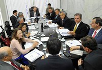 Renan decide devolver MP que aumenta impostos sobre a folha de pagamento