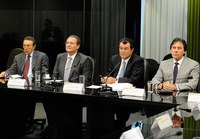 Renan e bancada do PMDB se encontram com Ministro de Minas e Energia