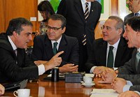 Renan, Henrique Alves e ministro da Justiça discutem regulamentação de manifestações