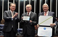 Renan homenageia empresários com diploma José Ermírio de Moraes