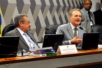 Renan pede à CCJ aprovação da PEC 111, da segurança jurídica