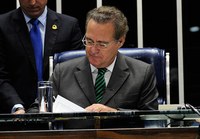 Renan promulga emenda constitucional que valoriza avanço científico