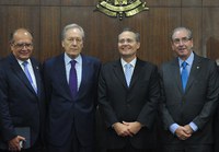Renan recebe presidentes dos tribunais superiores e parlamentares para promulgação da EC 88/2015