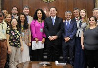 Renan recebe sugestões de representantes do setor da saúde