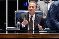 Renan vai ouvir líderes sobre instalação de comissão do parlamentarismo