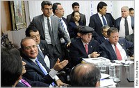 Renan e líderes partidários decidem vetos que serão votados nesta terça