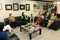 Bancada feminina se reúne para conversar sobre Outubro Rosa