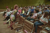 Elisa Lucinda defende direitos da mulher em apresentação no Auditório Petrônio Portella