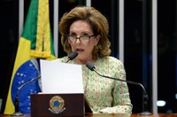 Ione Guimarães toma posse no Senado pelo estado de Goiás