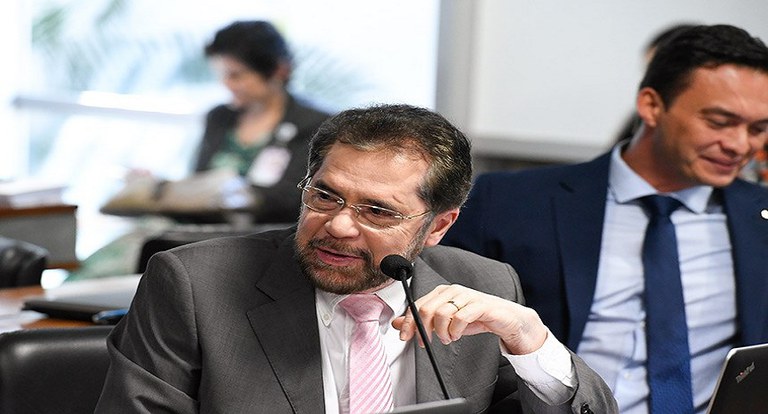 CE avalia inclusão, no currículo escolar