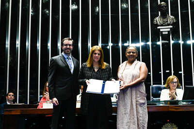 Sessão especial assinatura com o MIR