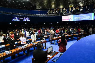 Sessão especial assinatura com o MIR 4