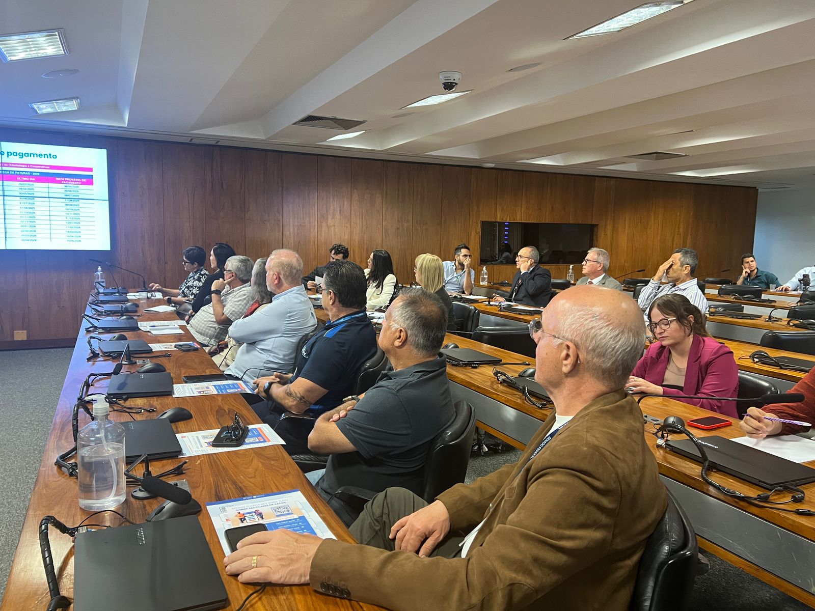 SIS explica processo de cobrança de coparticipação em encontro com Sindilegis