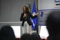 Ministra Edilene Lôbo é aplaudida de pé em abertura de curso do ILB