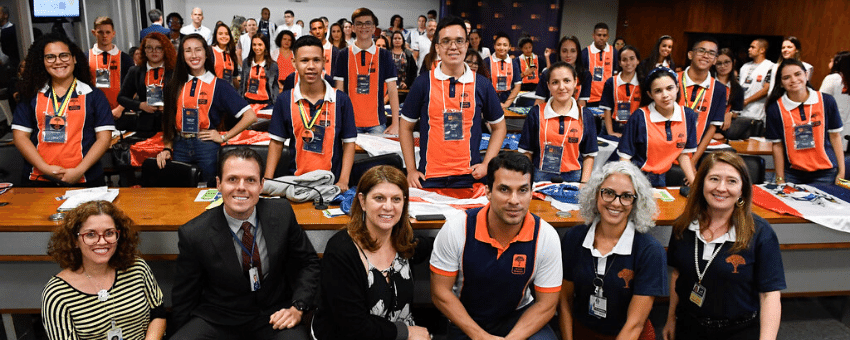 Jovens senadores recebem boas-vindas e tomarão posse no Plenário nesta terça