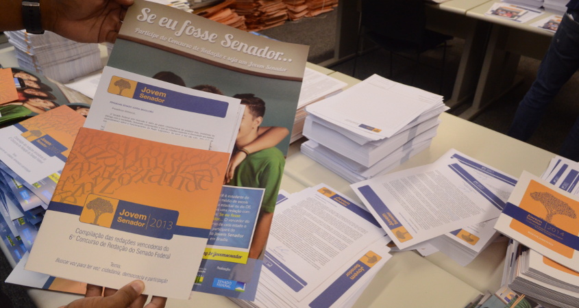 Montagem dos kits do Jovem Senador