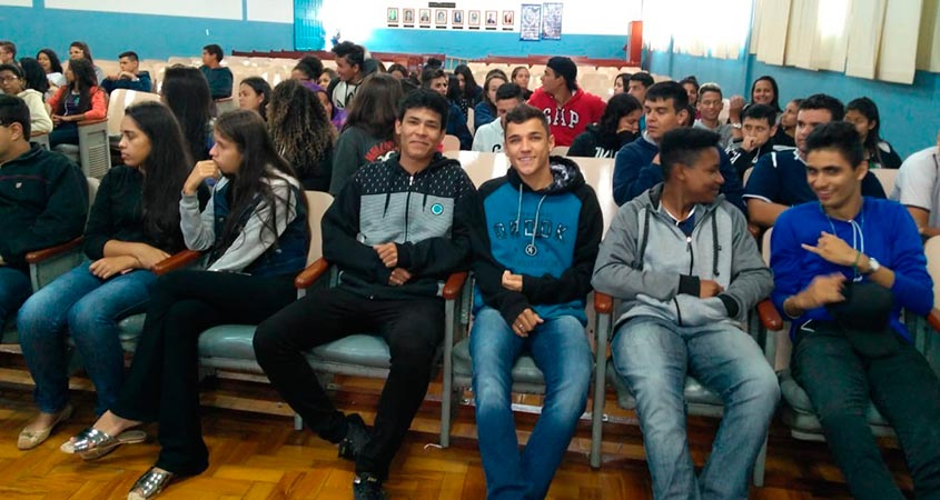 Alunos do terceiro ano da Escola Clóvis Salgado