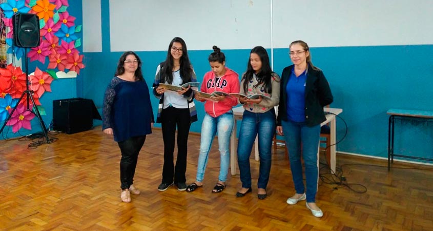 Professora Neuzimar realiza oficinas na Escola Clóvis Salgado