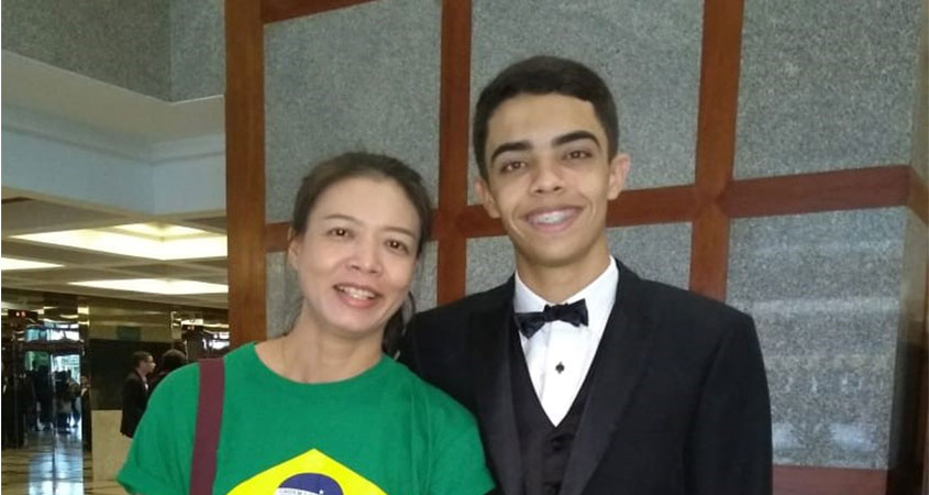 Gilberto e sua guia na Tailândia, Sra. Nuuoh