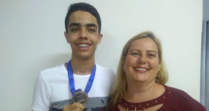 Gilberto e sua professora de matemática Laura Veiga 