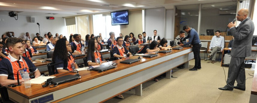 Jovens senadores elegem presidentes e vices de três comissões temáticas