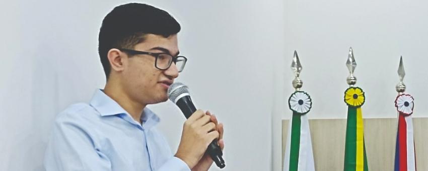 Jovem senador Gabriel Rigolin fala sobre o Programa em evento na Câmara de Ubiratã (PR)