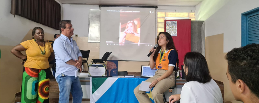 Senador Nelsinho Trad visita escola de aluna vencedora do prêmio Jovem Senador