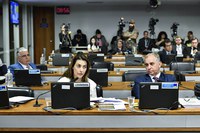 Senadores criticam regulamentação da reforma tributária e pedem análise sem pressa