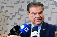 Senadores vão aos EUA tentar impedir 'tarifaço'