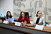 Vacina anti-HPV é eficaz na prevenção ao câncer do colo do útero, aponta debate