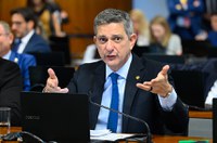 Rogério Carvalho apresenta relatório sobre PEC que acaba com a escala 6x1