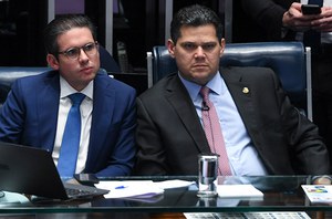 Mesa: 
senador Renan Calheiros (MDB-AL); 
presidente da Câmara dos Deputados, deputado Hugo Motta (Republicanos-PB); 
presidente do Senado Federal, senador Davi Alcolumbre (União-AP).