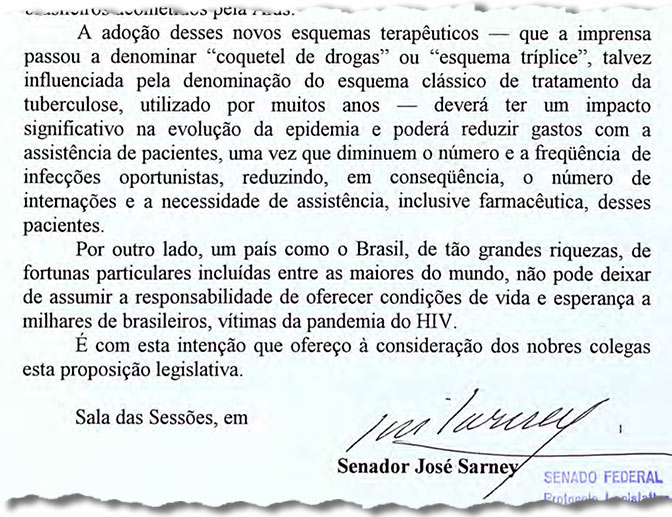 Projeto do senador José Sarney que virou lei em 1996 prevê a distribuição gratuita do coquetel antiaids