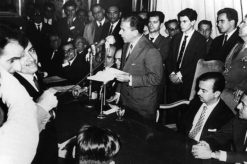 O presidente João Goulart discursa na cerimônia de instalação da Eletrobras, em 1962, no Rio